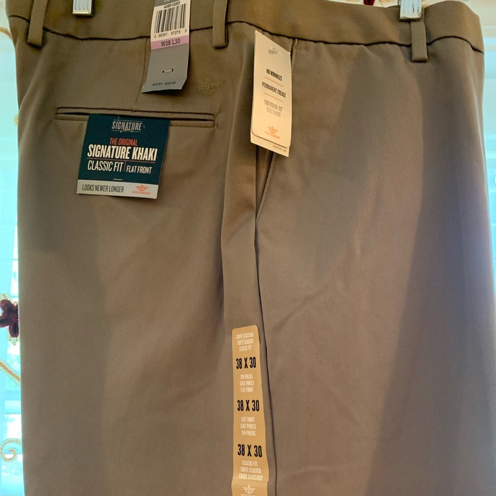 Dockers Men pants, Size: 38W x 30L, Khaki, Flat Front Classic Front, Brand New